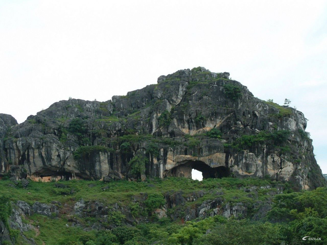 问路。。穿镜岩从哪里上去。。