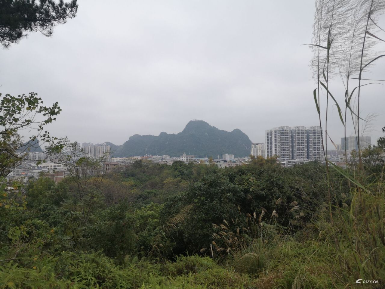 远眺六峰山