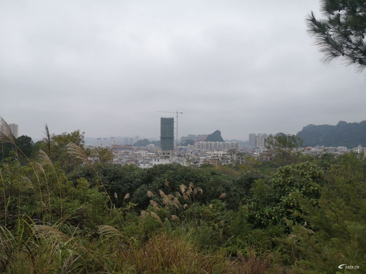 远眺六峰山